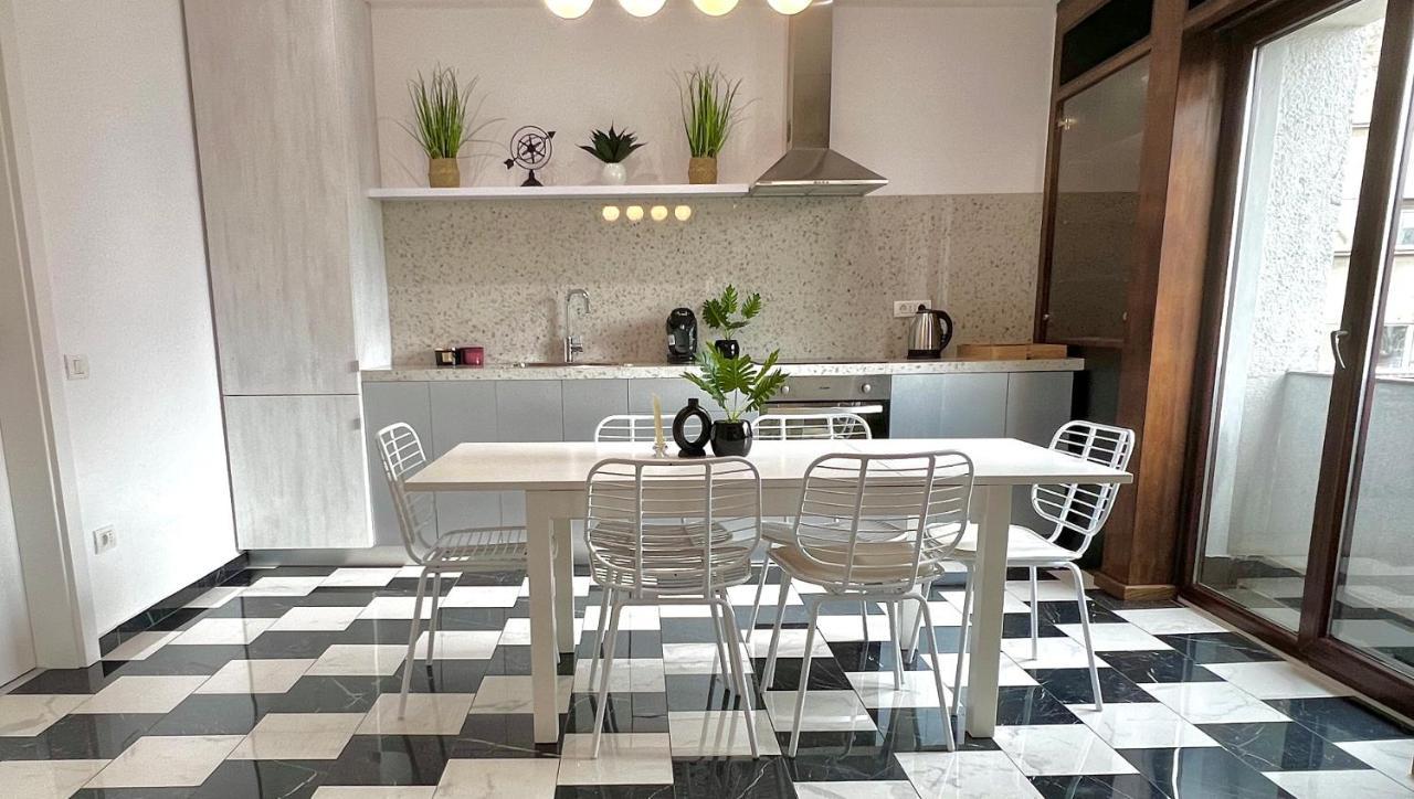 Elegant Two Bedrooms Apartment Boekarest Buitenkant foto