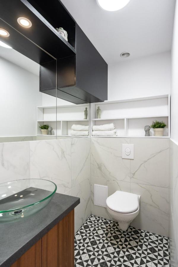 Elegant Two Bedrooms Apartment Boekarest Buitenkant foto